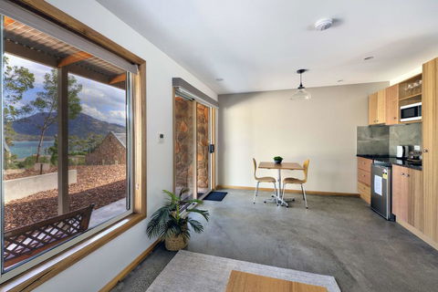 Freycinet Stone Studio 8 - Sandstone - Accommodation in Bendigo 0