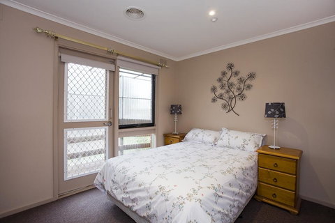 Geelong Holiday Home - Accommodation in Bendigo 3