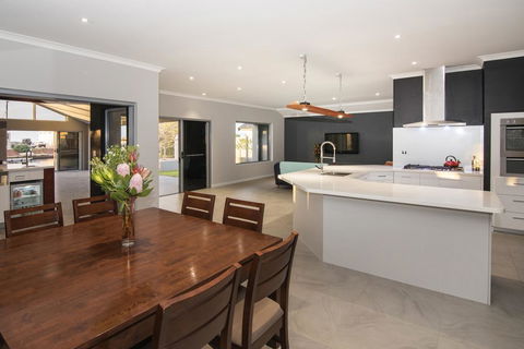 Geographe House - Accommodation in Bendigo 3