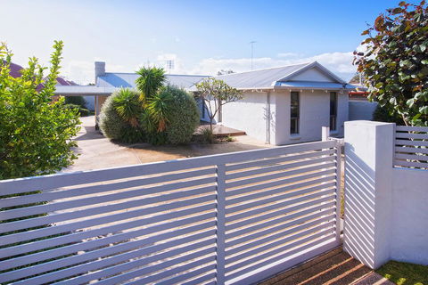 GIFFORD HOUSE - Accommodation in Bendigo 0