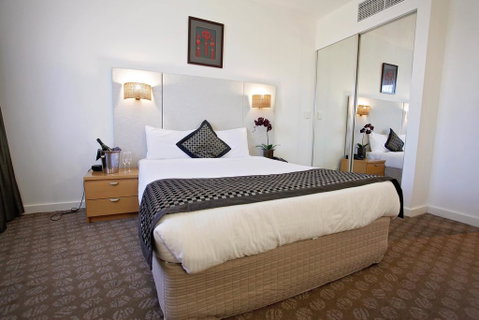 Golden Pebble Hotel - Accommodation in Bendigo 1