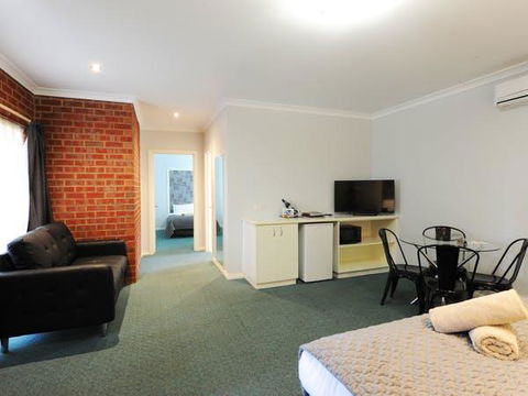 Golden Reef Motor Inn - Accommodation in Bendigo 1