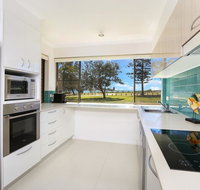 Golden Shores Unit 1 21 Landsborough Parade - Accommodation in Bendigo