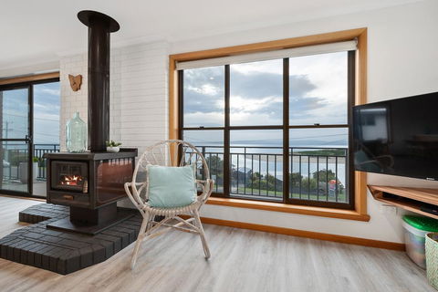 Granite Beach House - Accommodation in Bendigo 0