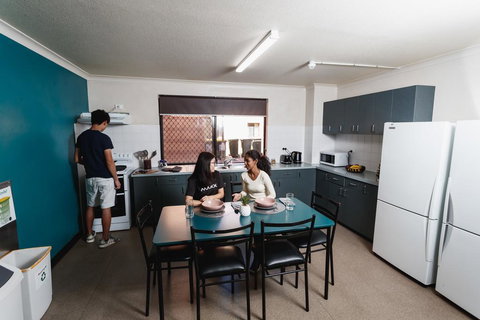 Guild House 6 Bedroom Flat - Accommodation in Bendigo 2