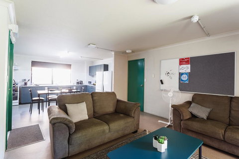 Guild House 6 Bedroom Flat - Accommodation in Bendigo 0