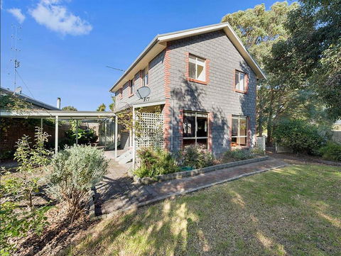 GUMS & ROSES - Family Home In The Heart Of Town. - Accommodation in Bendigo 1