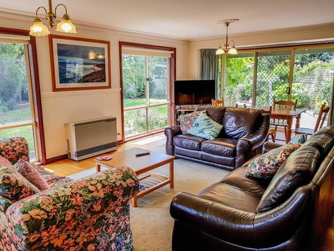 GUMS & ROSES - Family Home In The Heart Of Town. - Accommodation in Bendigo 0