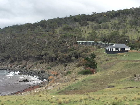 Hamptons On The Bay - Accommodation in Bendigo 0