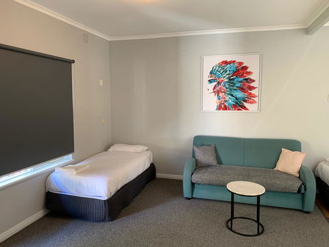 Hello Adelaide Motel And Apartments - Accommodation in Bendigo 2