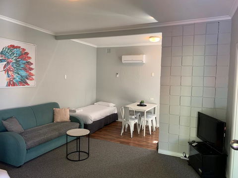 Hello Adelaide Motel And Apartments - Accommodation in Bendigo 3