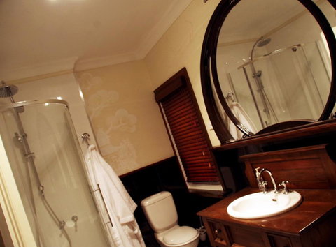 Henrietta's Country House - Accommodation in Bendigo 1