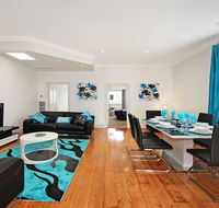 Hidden Gem in Cafe Strip Chadstone  King Bed - Accommodation in Bendigo