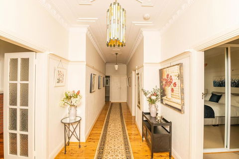 Hillside Cottage  Comfy, Spacious, Walk To CBD & Stannies - Accommodation in Bendigo 0