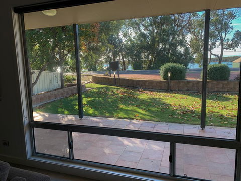 Hooterville - Accommodation in Bendigo 1