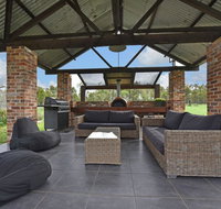 Kelman Cottage - tucked away with pool  native wildlife - Accommodation in Bendigo