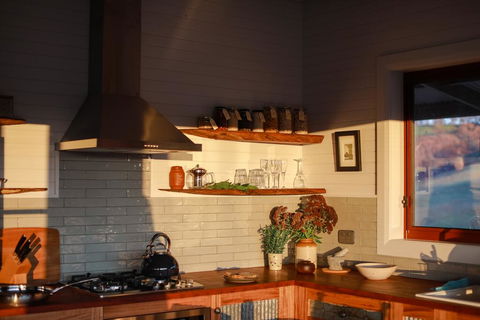 Kestrel Nest EcoHut - Accommodation in Bendigo 1