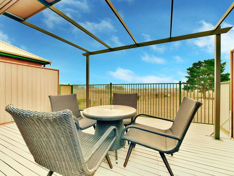 King II - You Can Honestly Walk To Bimbadgen And Hope Estate Concerts - Accommodation in Bendigo 2