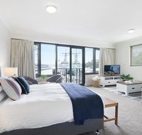 King size studio with water view walk to the city - Accommodation in Bendigo