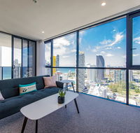 KOZYGURU BROADBEACH AMAZING VIEW 2 BED APT  FREE PARKING WALK TO BEACH QBR004 - Accommodation in Bendigo