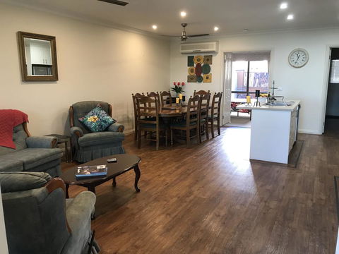 Lake Breeze - Accommodation in Bendigo 3