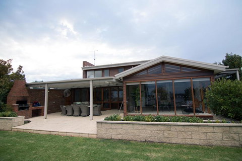 Lake House 61 Mulwala - Accommodation in Bendigo 3