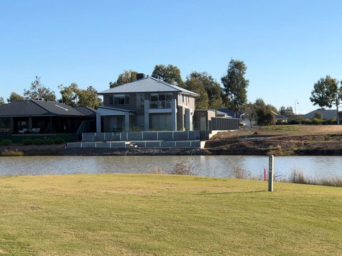 Lake Resort On Black Bull - Accommodation in Bendigo 1