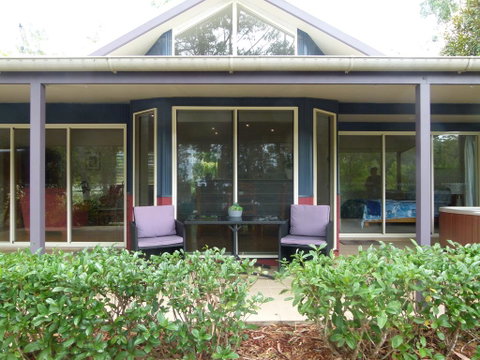 Lake Russell Lakeside Retreat - Accommodation in Bendigo 2