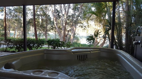 Lake Russell Lakeside Retreat - Accommodation in Bendigo 0