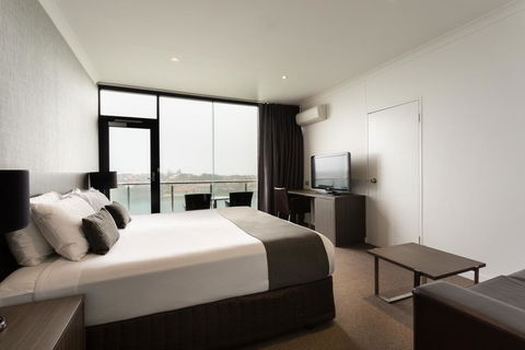 Lakes Hotel - Accommodation in Bendigo 3