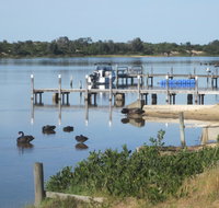 Lakes Waterfront Motel and Cottages with King Beds - Accommodation in Bendigo