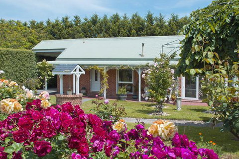 Lakeside Cottage Luxury B&B - Accommodation in Bendigo 1
