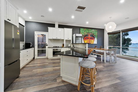 Lakeside Landing - Waterfront - Accommodation in Bendigo 3