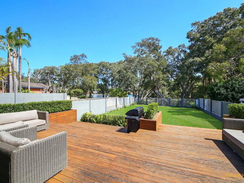 Lakeside Luxury - 13 Lake Street - Accommodation in Bendigo 0