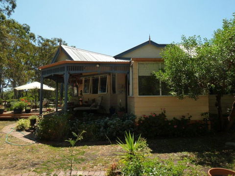 Lilys By The Lake - Raymond Island Accommodation - Accommodation in Bendigo 0