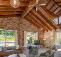 Luxurious Home on 5 Acres Close to CBD - Sleeps 18 - Accommodation in Bendigo