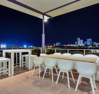 Luxury Darwin City Lights Jacuzzi Central Location Large House New Furnishings - Accommodation in Bendigo