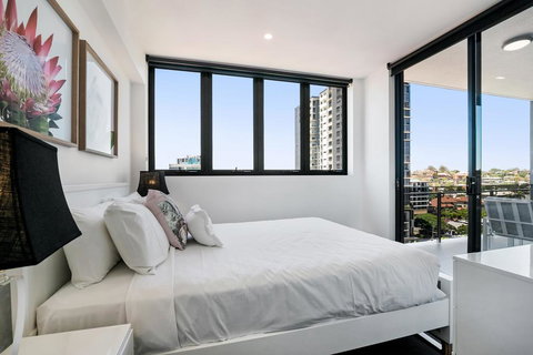 Luxury Living With Panoramic Views - Accommodation in Bendigo 3