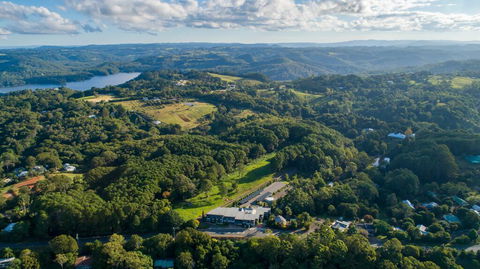 Luxury Spa Retreat With Ocean And Hinterland Views - Accommodation in Bendigo 1