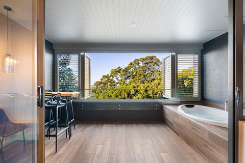 Luxury Spa Retreat With Ocean And Hinterland Views - Accommodation in Bendigo 2