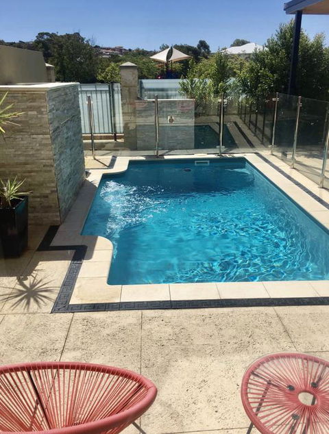 LUXURY VILLA W POOL & SPAS - Accommodation in Bendigo 3