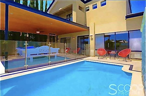 LUXURY VILLA W POOL & SPAS - Accommodation in Bendigo 0