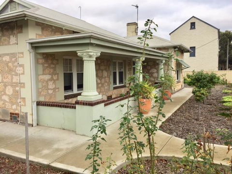 MacDonnell House Naracoorte - Accommodation in Bendigo 1
