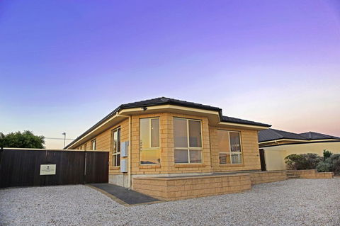 Marina Holiday Home - Accommodation in Bendigo 0