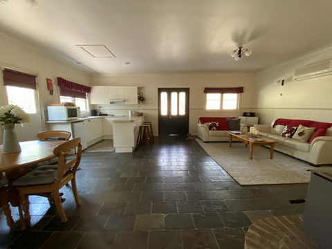 McCaffrey's Estate - Accommodation in Bendigo 1