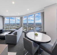 Meriton Suites Adelaide Street - Accommodation in Bendigo