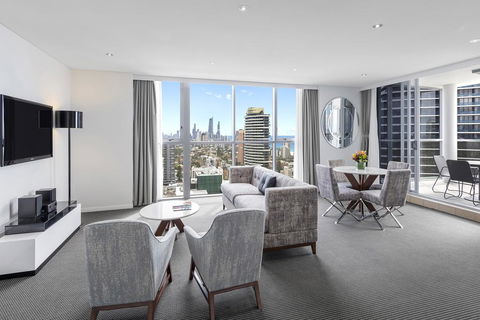Meriton Suites Broadbeach - Accommodation in Bendigo 1