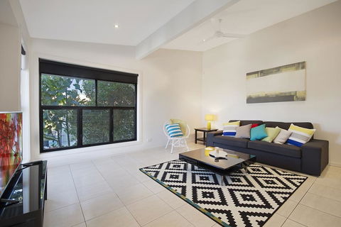 Minutes Walk To Peregian Beach And Surf! - Unit 1/28 Pelican Street - Accommodation in Bendigo 2