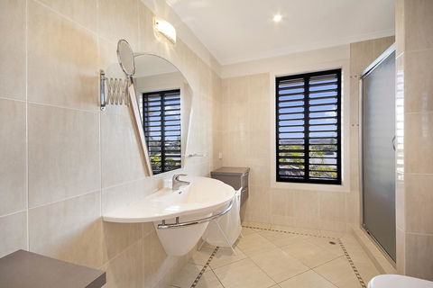 Minutes Walk To Peregian Beach And Surf! - Unit 1/28 Pelican Street - Accommodation in Bendigo 3