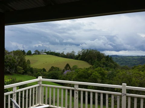 Montville House On The Hill - Accommodation in Bendigo 3